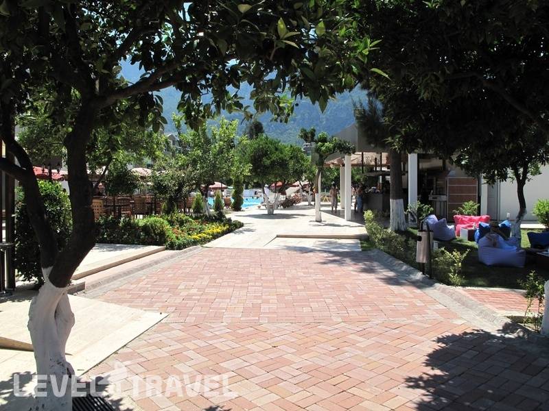 Фотография Omorfi Garden Resort Hotel (Ex. Royal Batont Hotel)