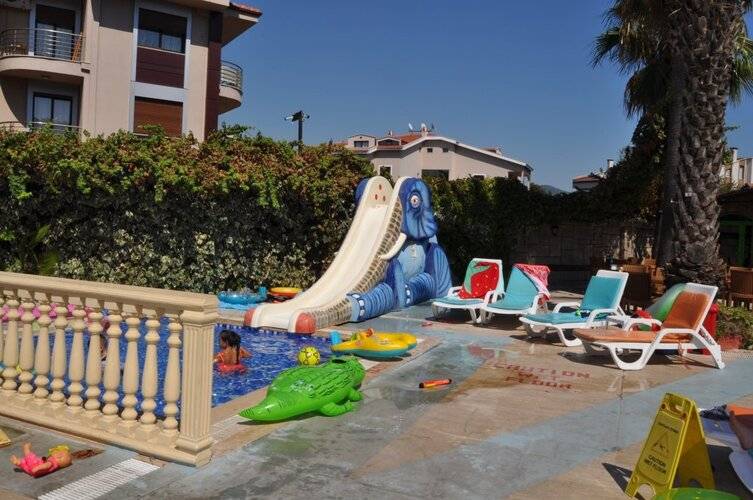 Hibiscus Garden Apart