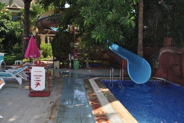 Hibiscus Garden Apart