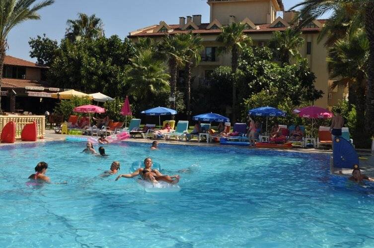 Hibiscus Garden Apart