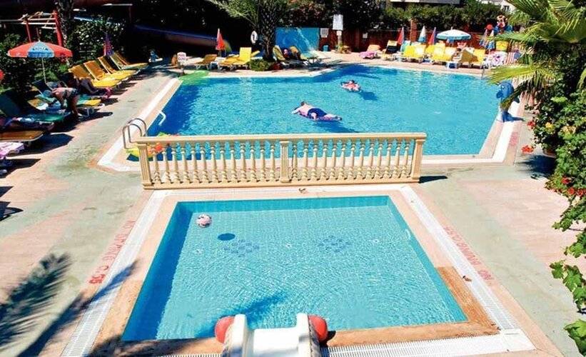 Hibiscus Garden Apart