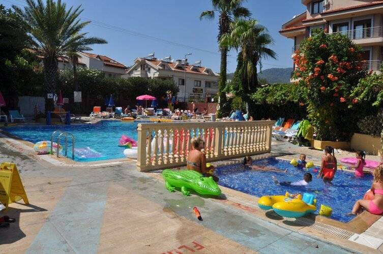 Hibiscus Garden Apart