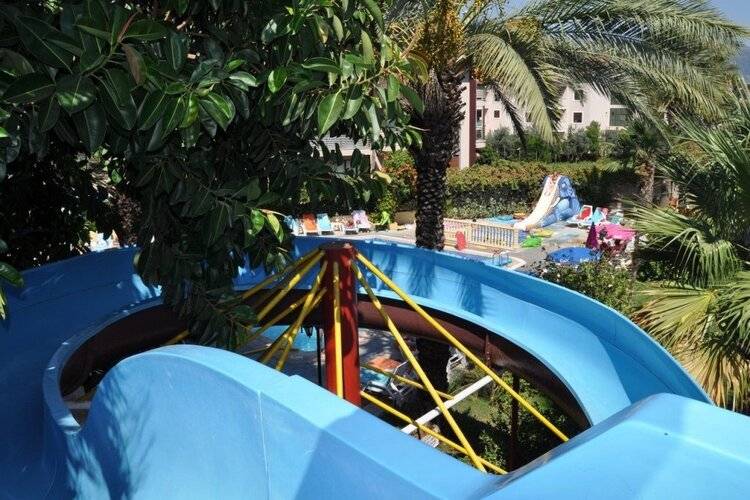 Hibiscus Garden Apart