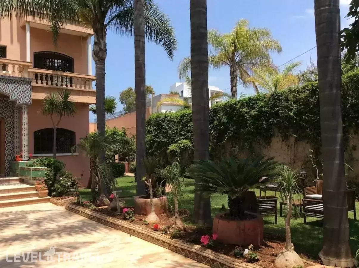 Lhostel
