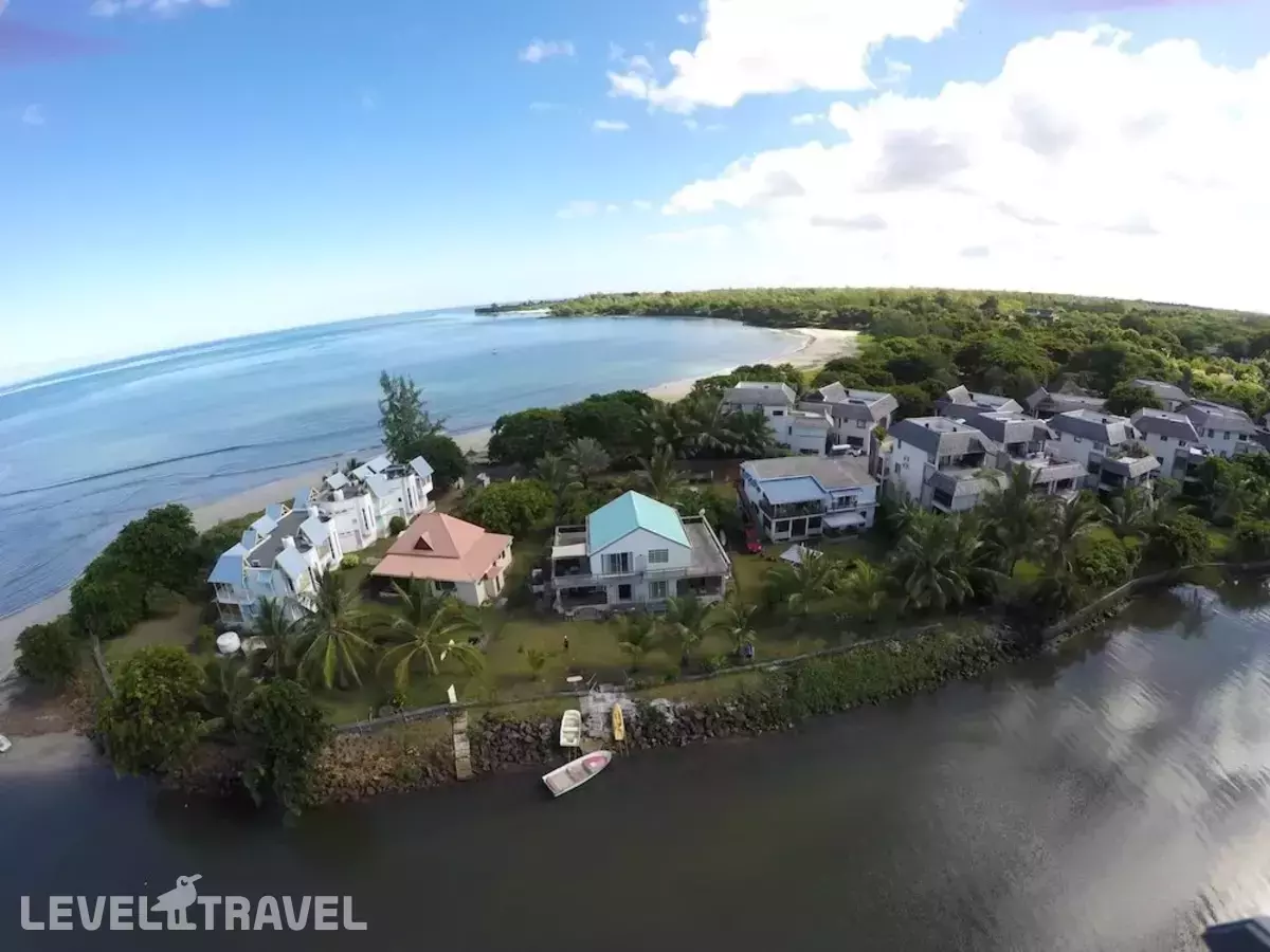 Lovely Beach House In A Very Peaceful And Upmarket Area, We Even Throw In A Car