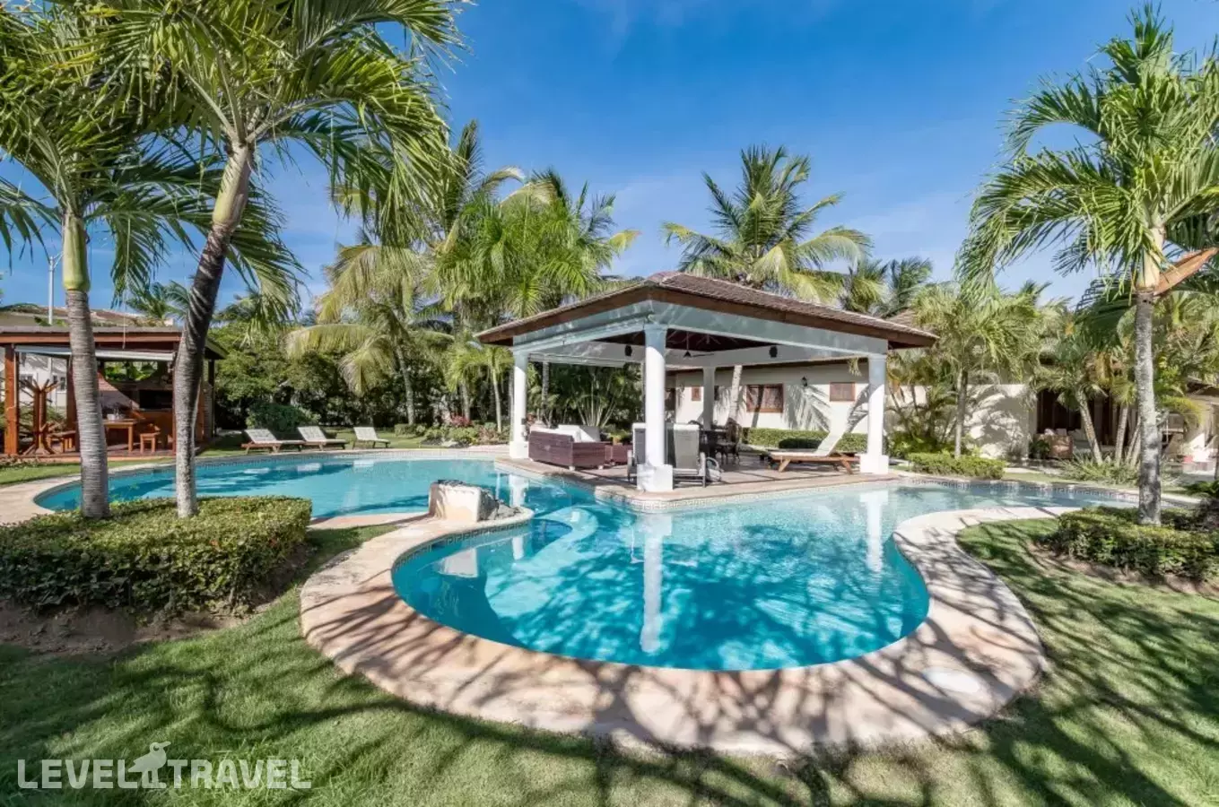 Luxury & Stunning Villa In Cocotal With Pool