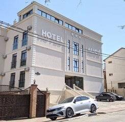 $item['hotel']['name']