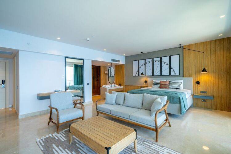 Lures Hotel