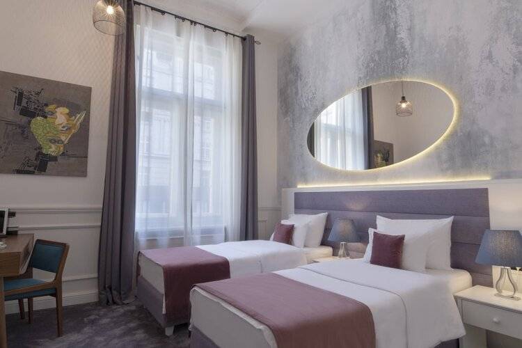 Public House Hotel