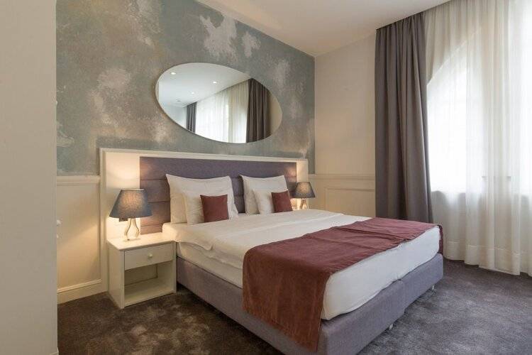 Public House Hotel