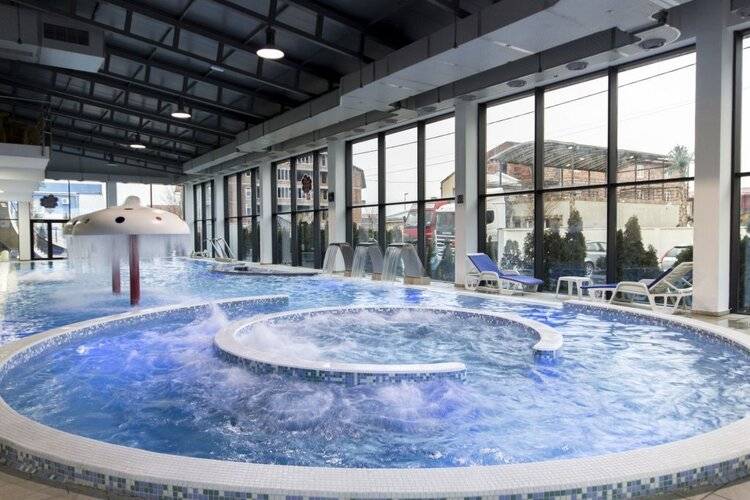 Отель Hollywoodland Wellness & Aquapark