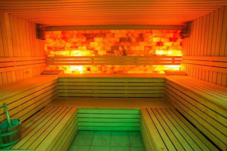 Отель Hollywoodland Wellness & Aquapark