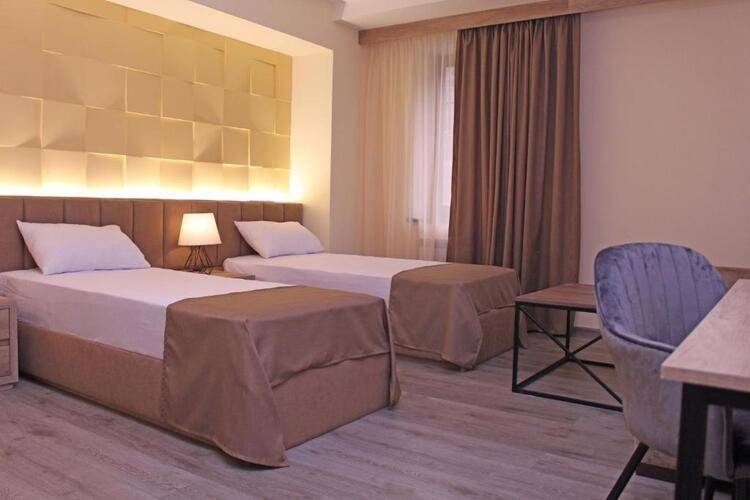 Mandarin Hotel
