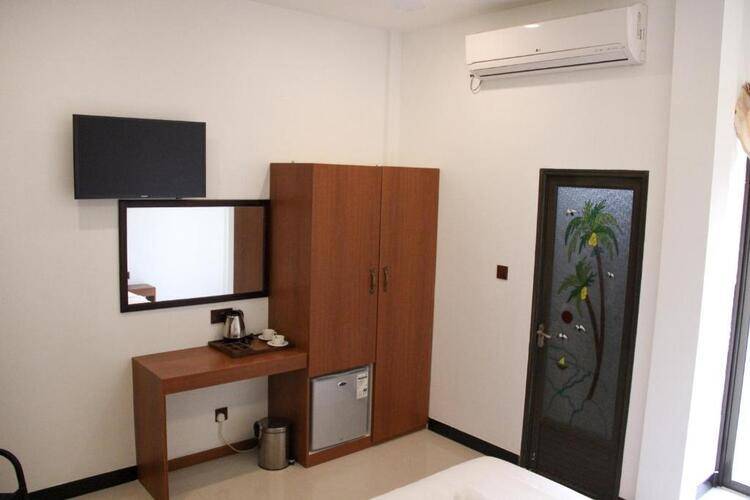 Beach Walk Inn Gulhi