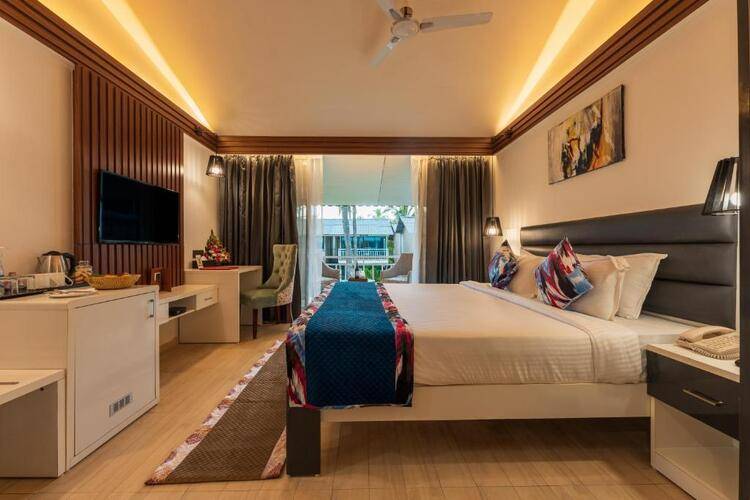 Foxoso La Alphonso Marina Resort & Spa