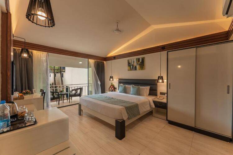 Foxoso La Alphonso Marina Resort & Spa