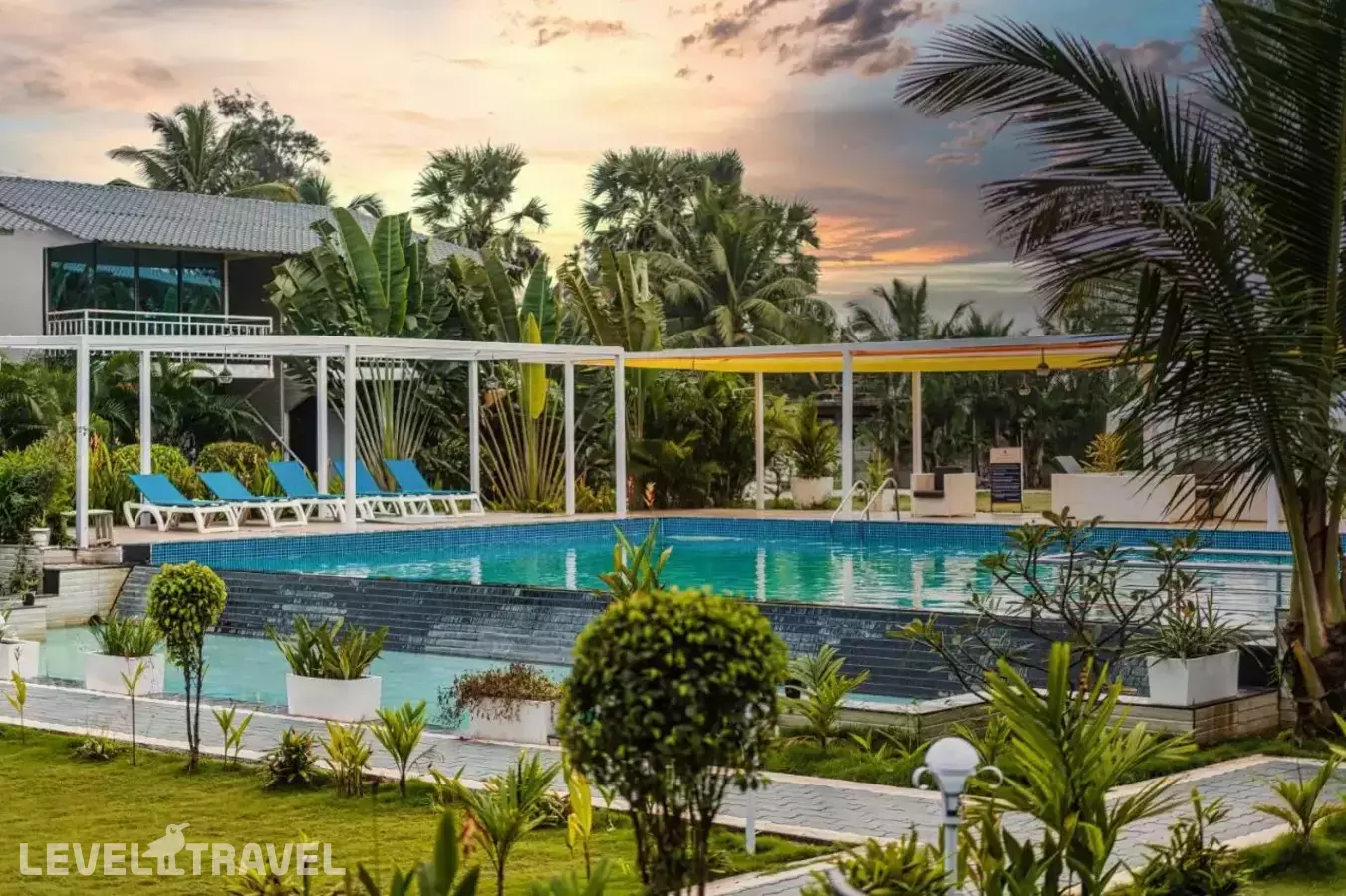 Foxoso La Alphonso Marina Resort & Spa