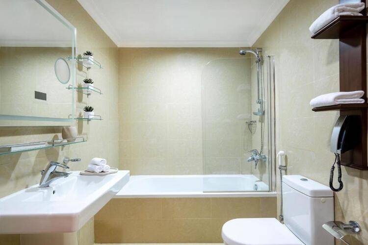 Dusit Hotel & Suites