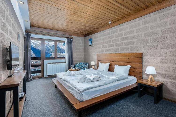 Alpine Lounge