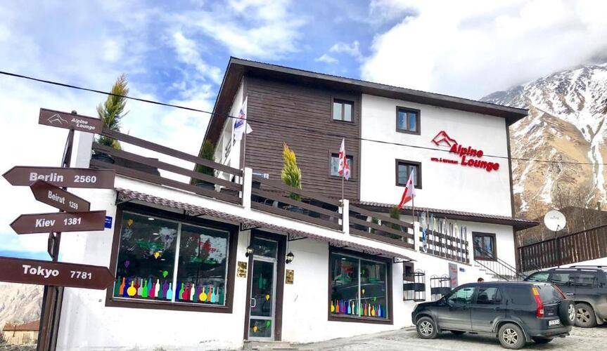 Alpine Lounge