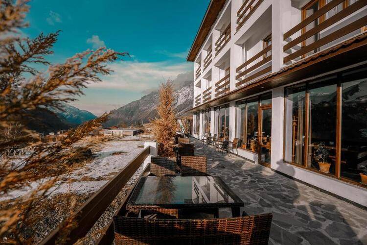 Alpine Lounge