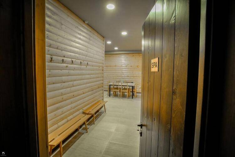 Alpine Lounge