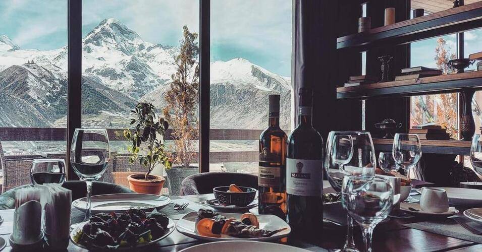 Alpine Lounge