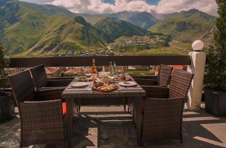 Alpine Lounge