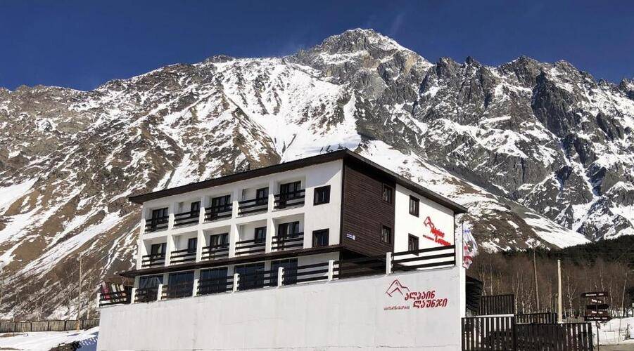 Alpine Lounge