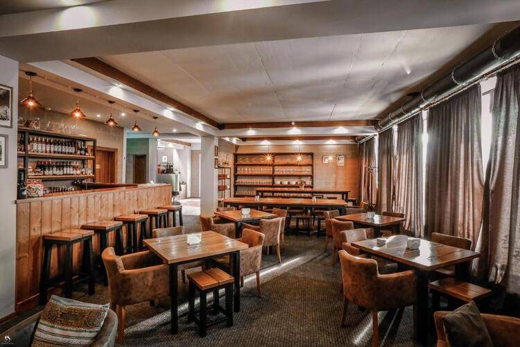 Alpine Lounge