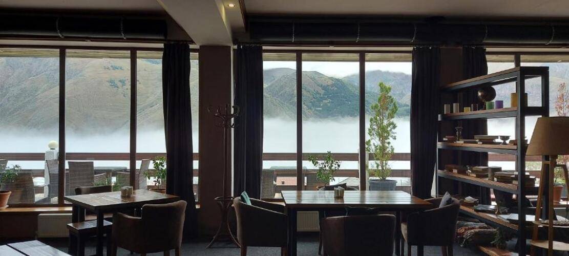 Alpine Lounge