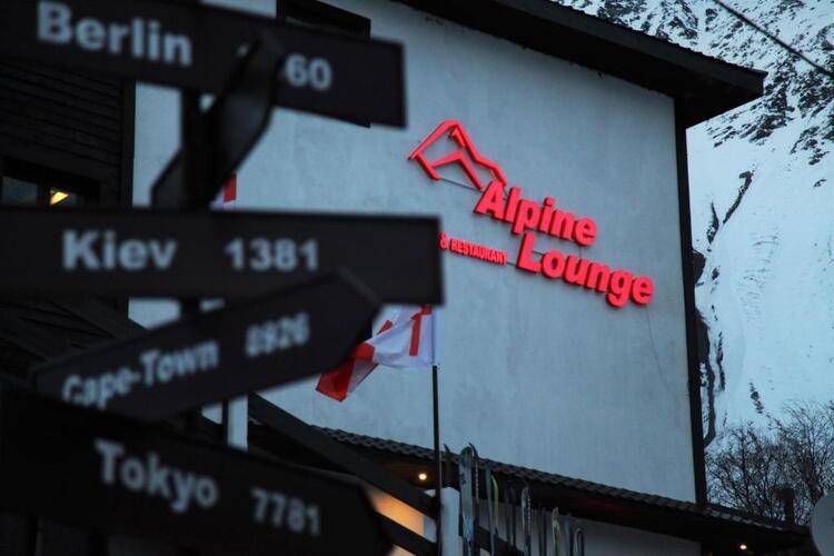 Alpine Lounge