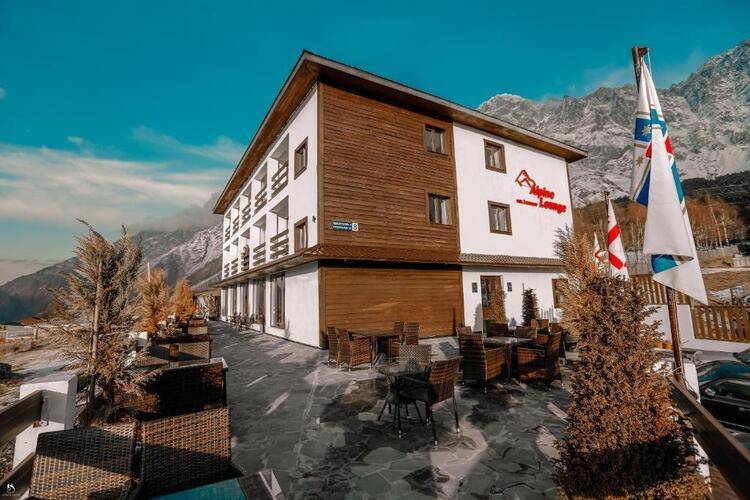 Alpine Lounge