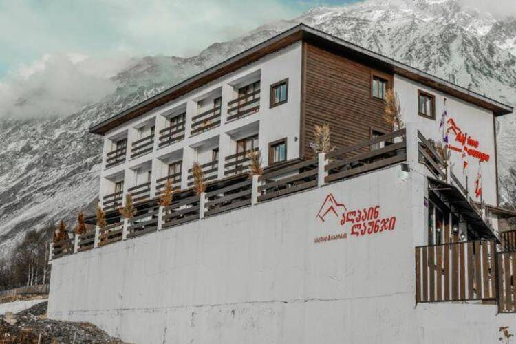 Alpine Lounge