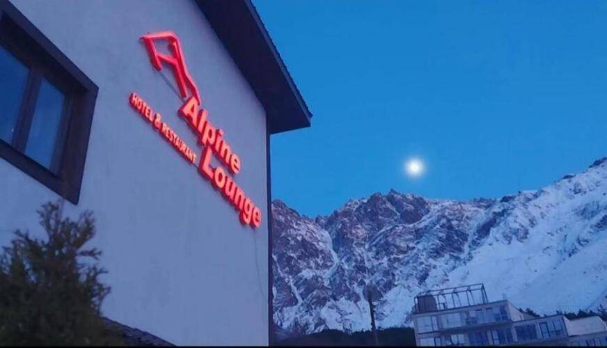Alpine Lounge