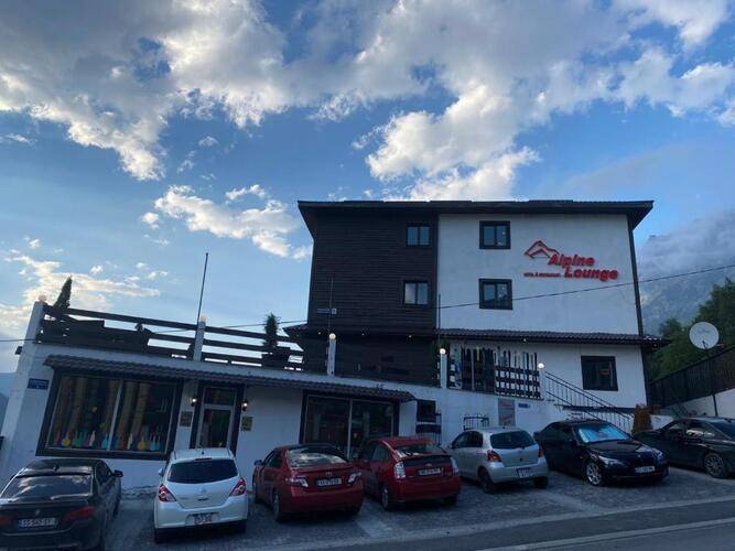 Alpine Lounge
