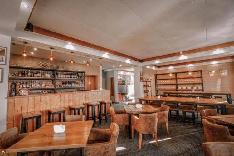 Alpine Lounge