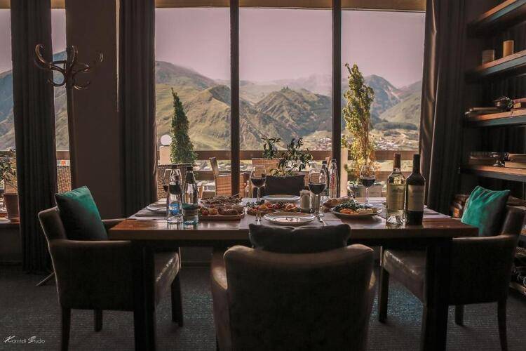Alpine Lounge