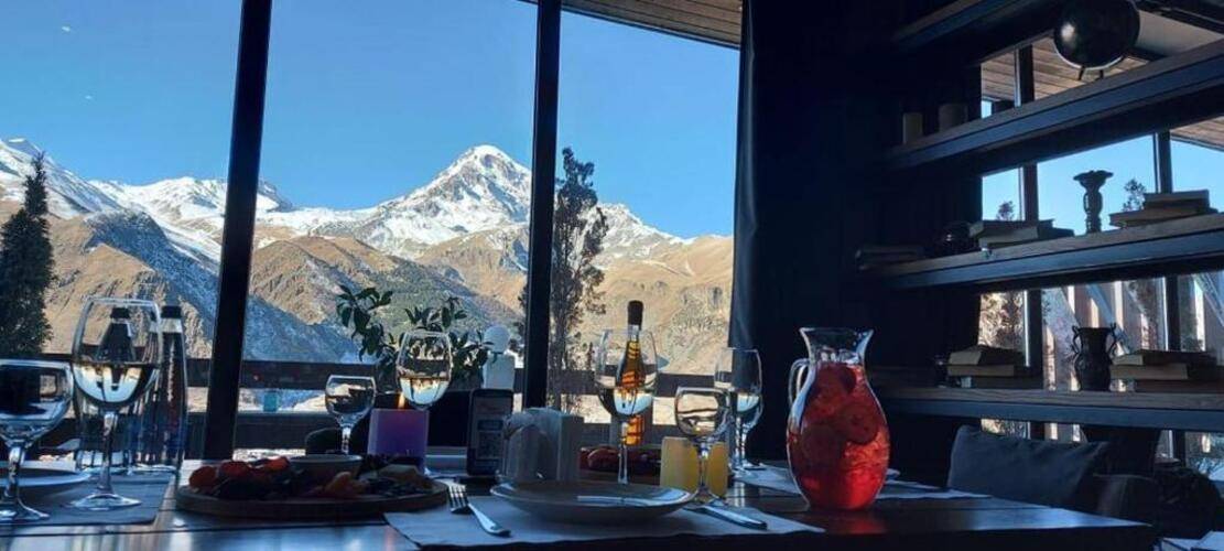 Alpine Lounge