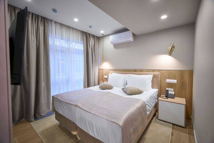 Mirror Light Residence