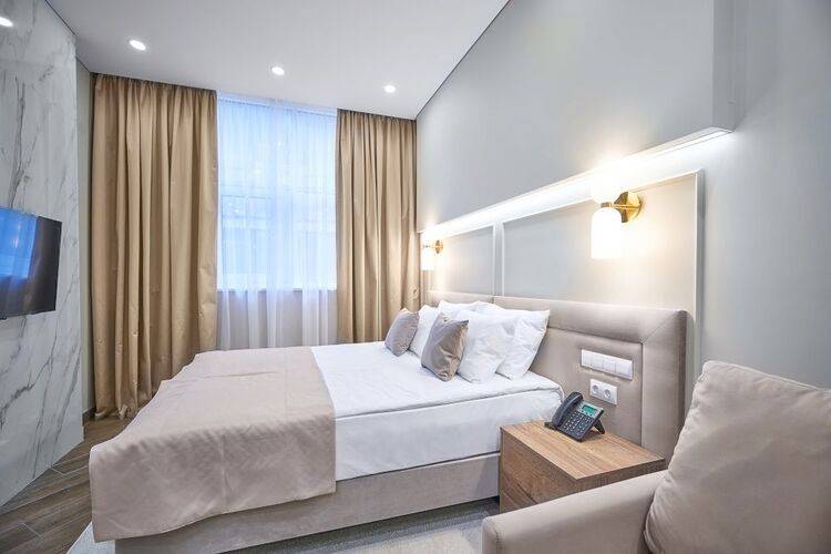 Mirror Light Residence