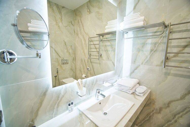 Mirror Light Residence