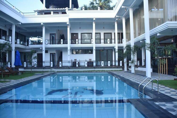 J7 Villaj Resort