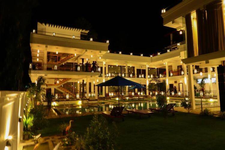 J7 Villaj Resort