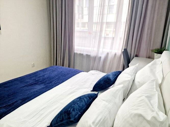 Апартаменты Двухкомнатные Центр, У Площади Победы,Черняховского 12а,Колибри#12а