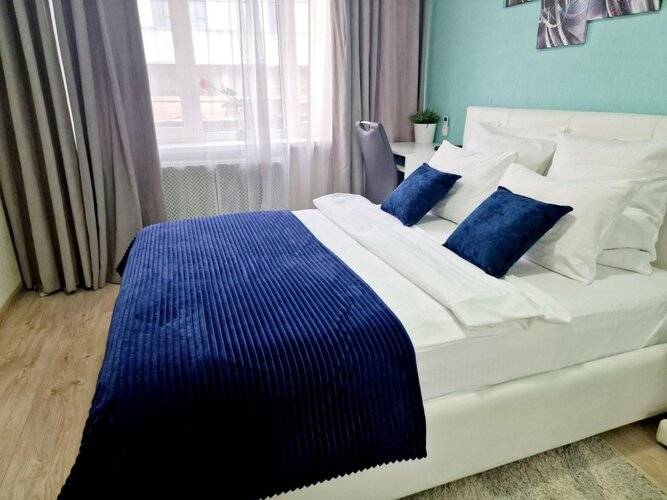 Апартаменты Двухкомнатные Центр, У Площади Победы,Черняховского 12а,Колибри#12а