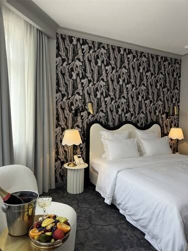 Mr.Just`S Hotel (Мистер Юстс)