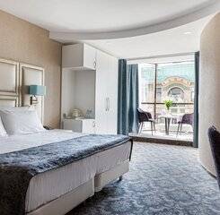 $item['hotel']['name']