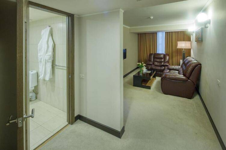 New Nairi Hotel