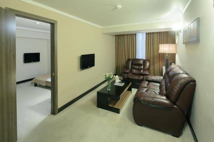 New Nairi Hotel